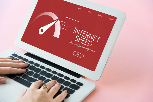 Internet-Holding